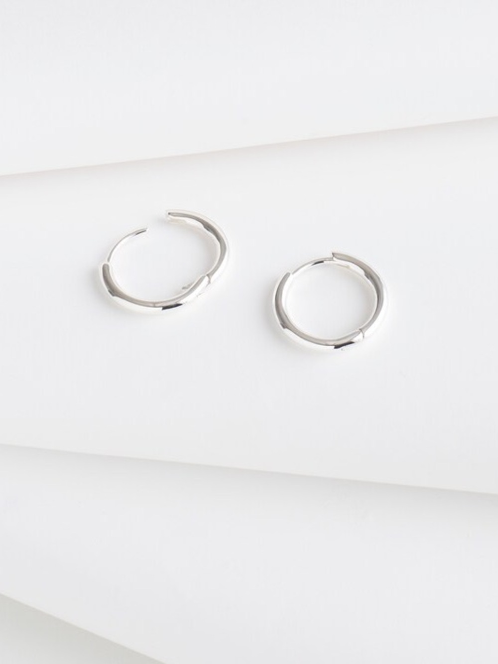 Madewell Demi-Fine Small Hoop Earrings in Sterling Silver